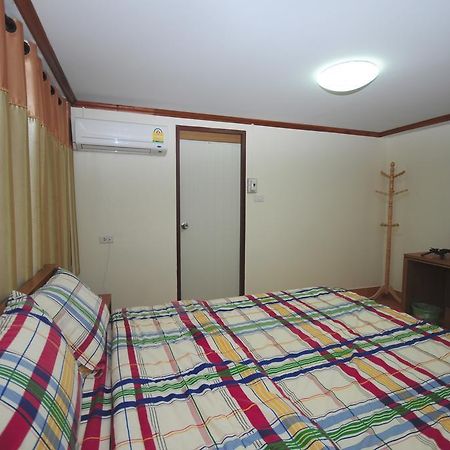 Phoonsab Hostel Phitsanulok Eksteriør bilde
