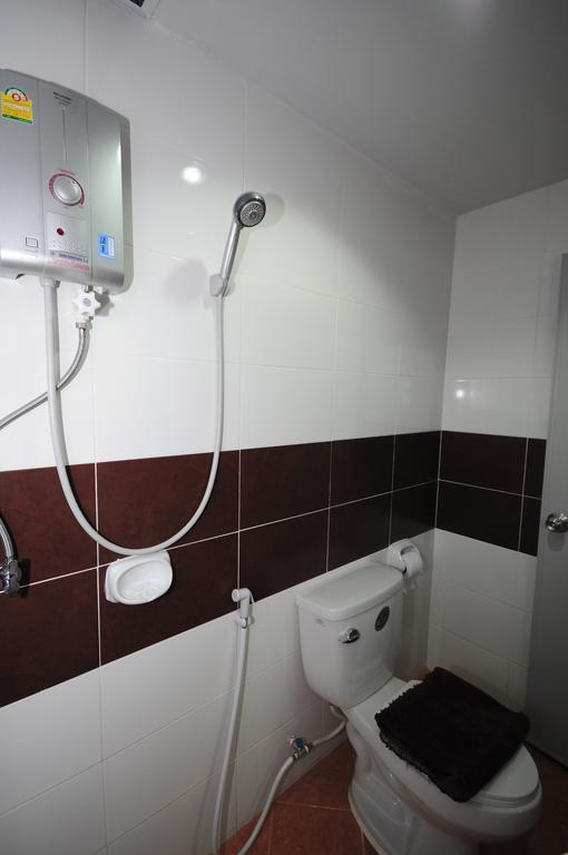 Phoonsab Hostel Phitsanulok Eksteriør bilde